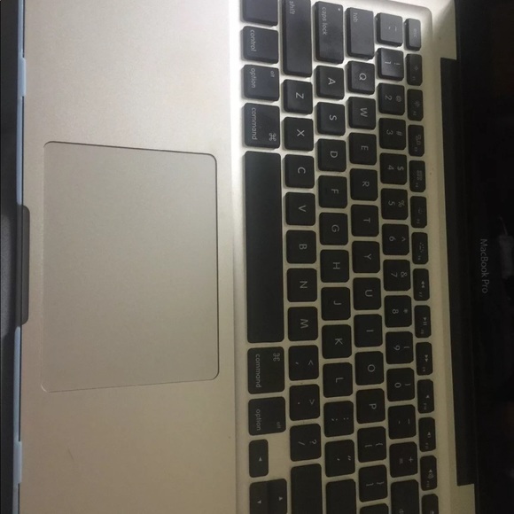 MacBook Pro 13 inch - Picture 2 of 3